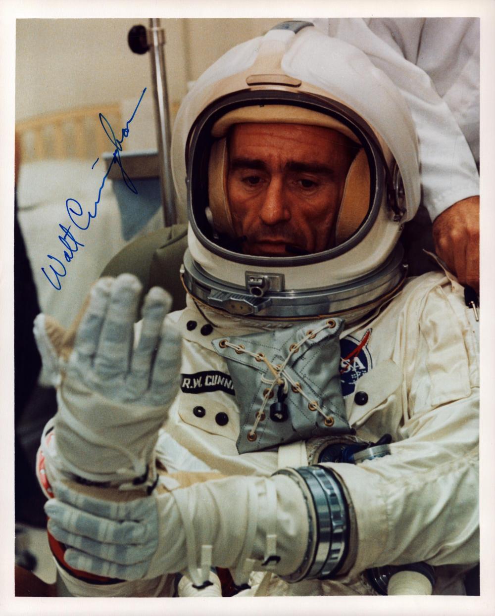 Astronaut Walt Cunningham (Apollo 7) hand-signed 8x10'' photo
