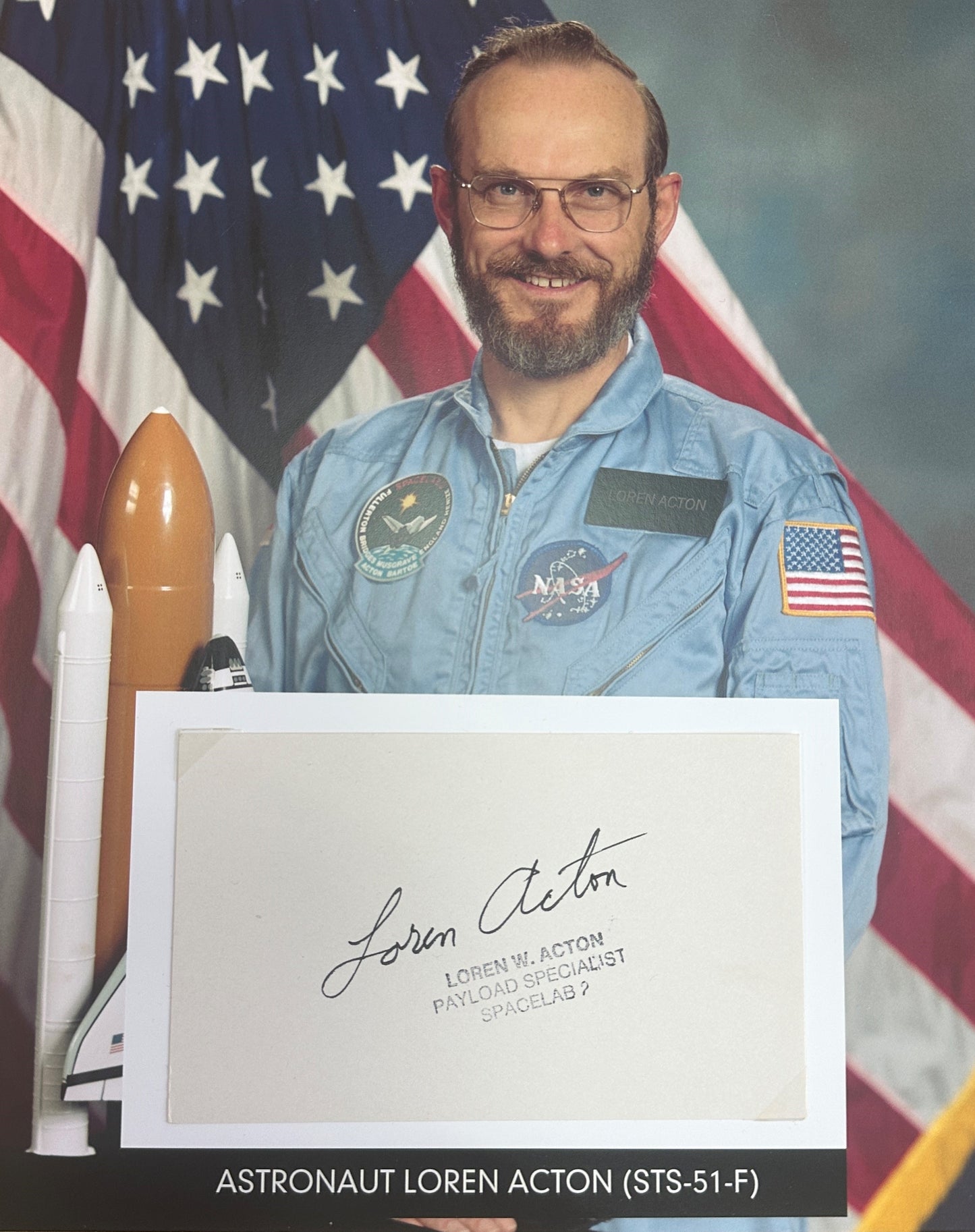 Astronaut Loren Acton hand-signed 5x3'' index card on 8x10'' presentation