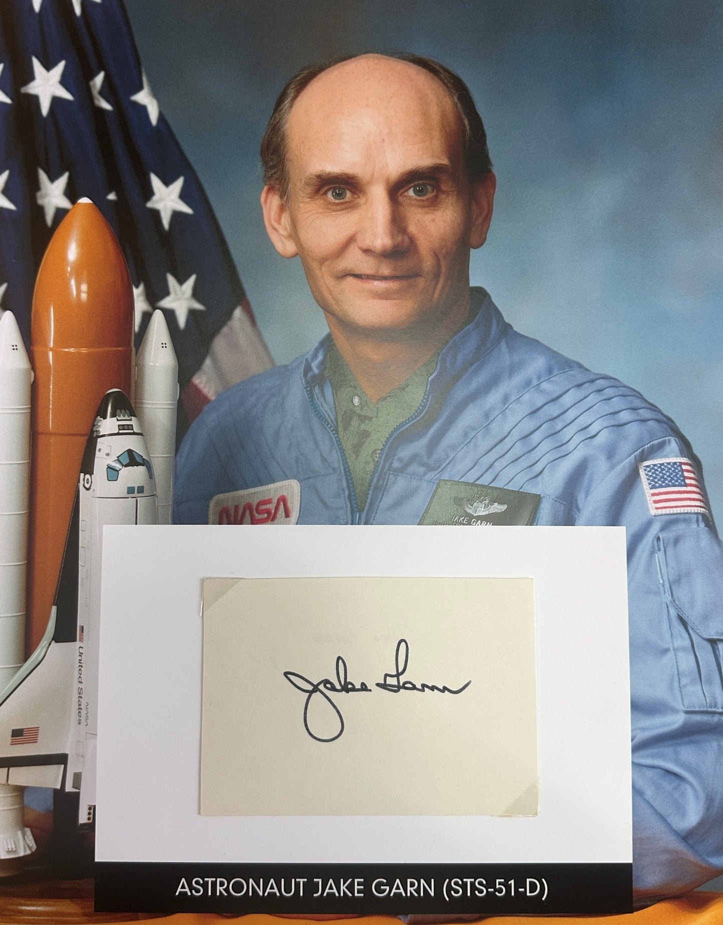 Astronaut Jake Garn hand-signed 5x3'' index card on 8x10'' presentation