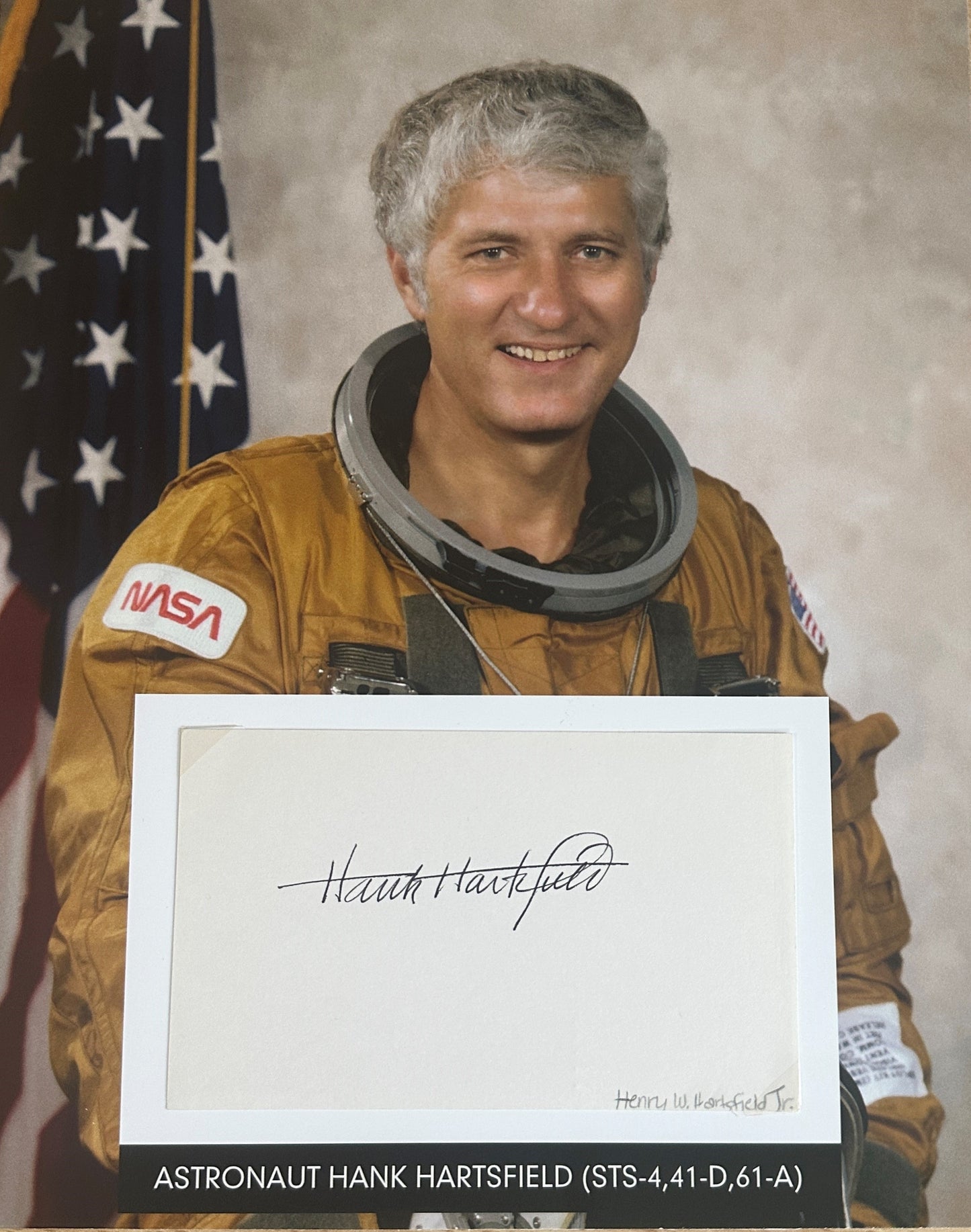 Astronaut Hank Hartsfield hand-signed 5x3'' index card on 8x10'' presentation