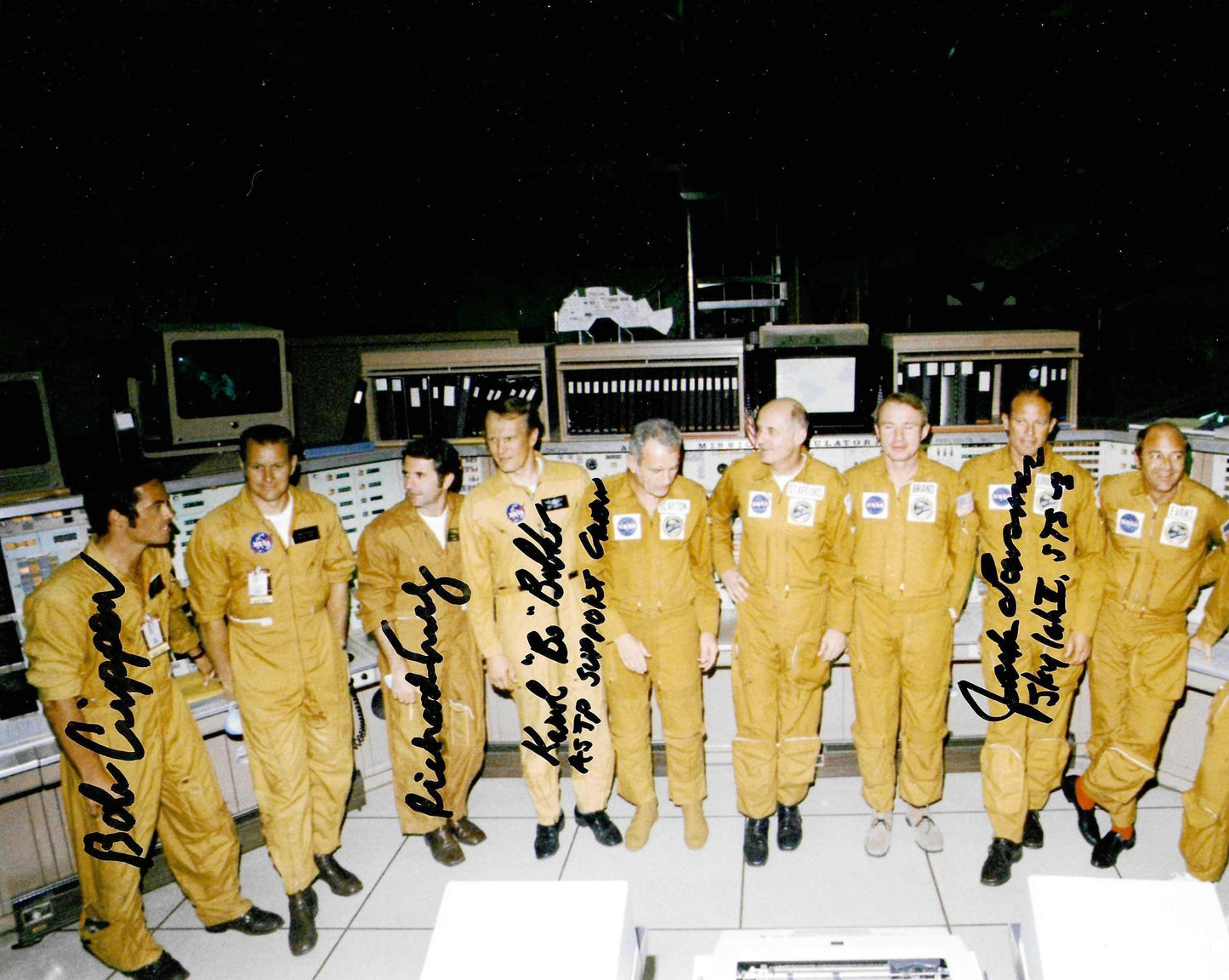 NASA vintage group photo 8x10'' handsigned by Crippen, Truly, Bobko & Lousma