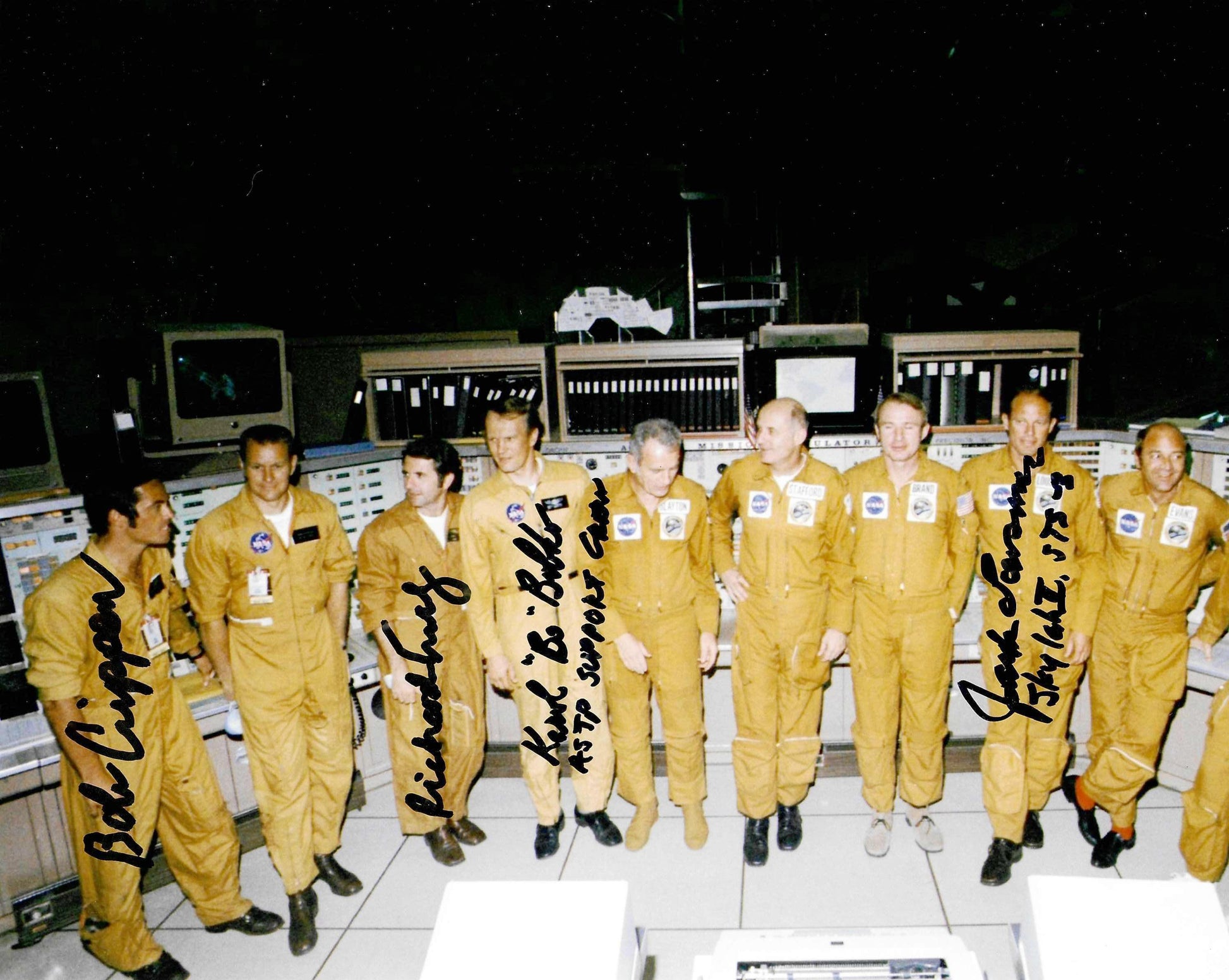 NASA vintage group photo 8x10'' handsigned by Crippen, Truly, Bobko & Lousma