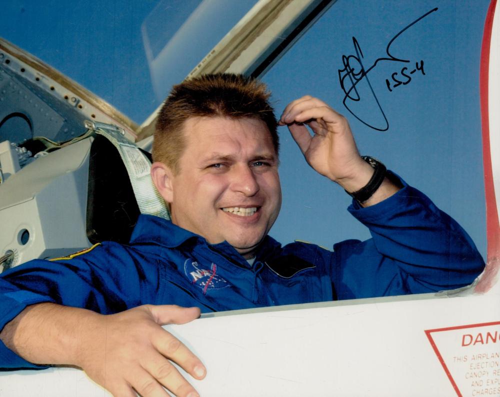 Cosmonaut Yuri Onufrienko hand-signed 8x10'' photo